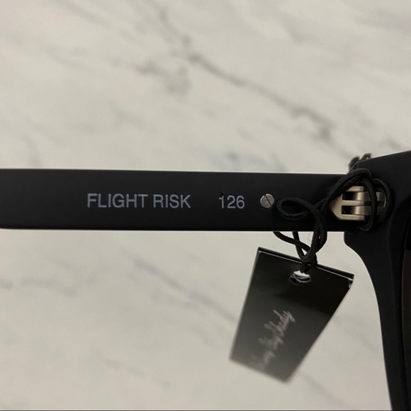 Quay Australia • Flight Risk Sunglasses - Picture 7 of 8